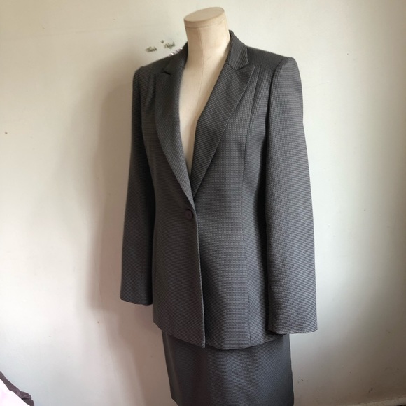Jones New York Skirt Suit - Picture 2 of 8